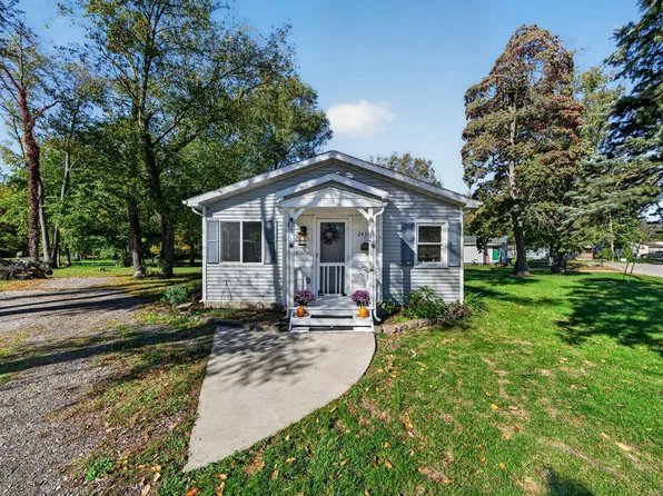 24300 Sassafras St, Edwardsburg, MI 49112