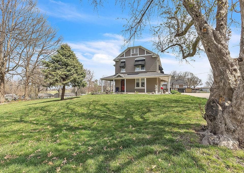 3339 Hill Rd, Saint Joseph, MO 64506 | Zillow