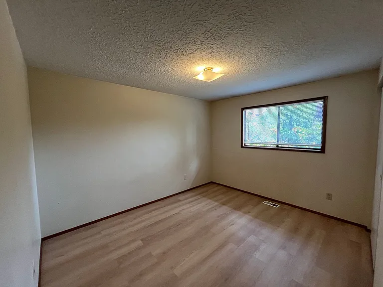 6636 SE Reedway St — Photo 8