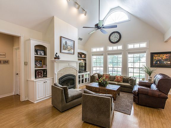 3rd image of 2110 Red Rock Dr