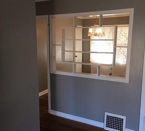 3rd image of 5706 S Benton Ave