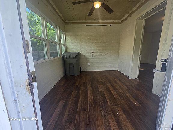 3rd image of 600 W Hernandez St