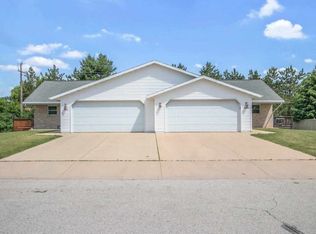 851 Robin Ln, Oconto Falls, WI 54154