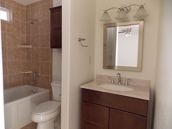 Master bathroom has jacuzzi!