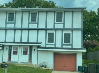 207 McDivitt Ln, Mukwonago, WI 53149