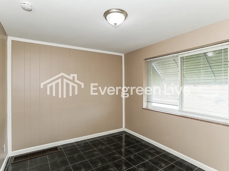 4047 Washington Ave — Photo 13