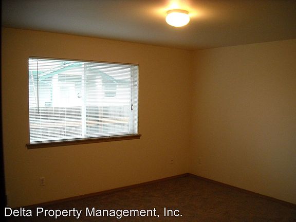 5th image of 5204 124th Pl NE #B