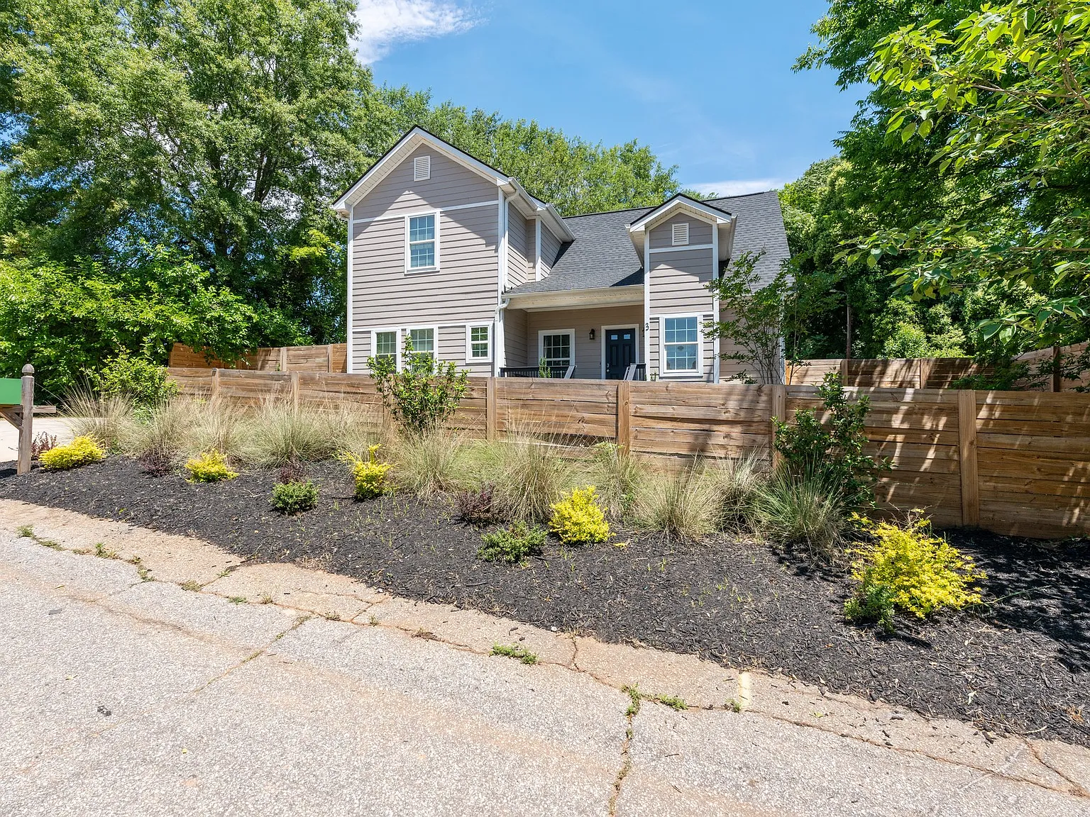 4 bed, 1735 sqft, $3,200 — Photo 3