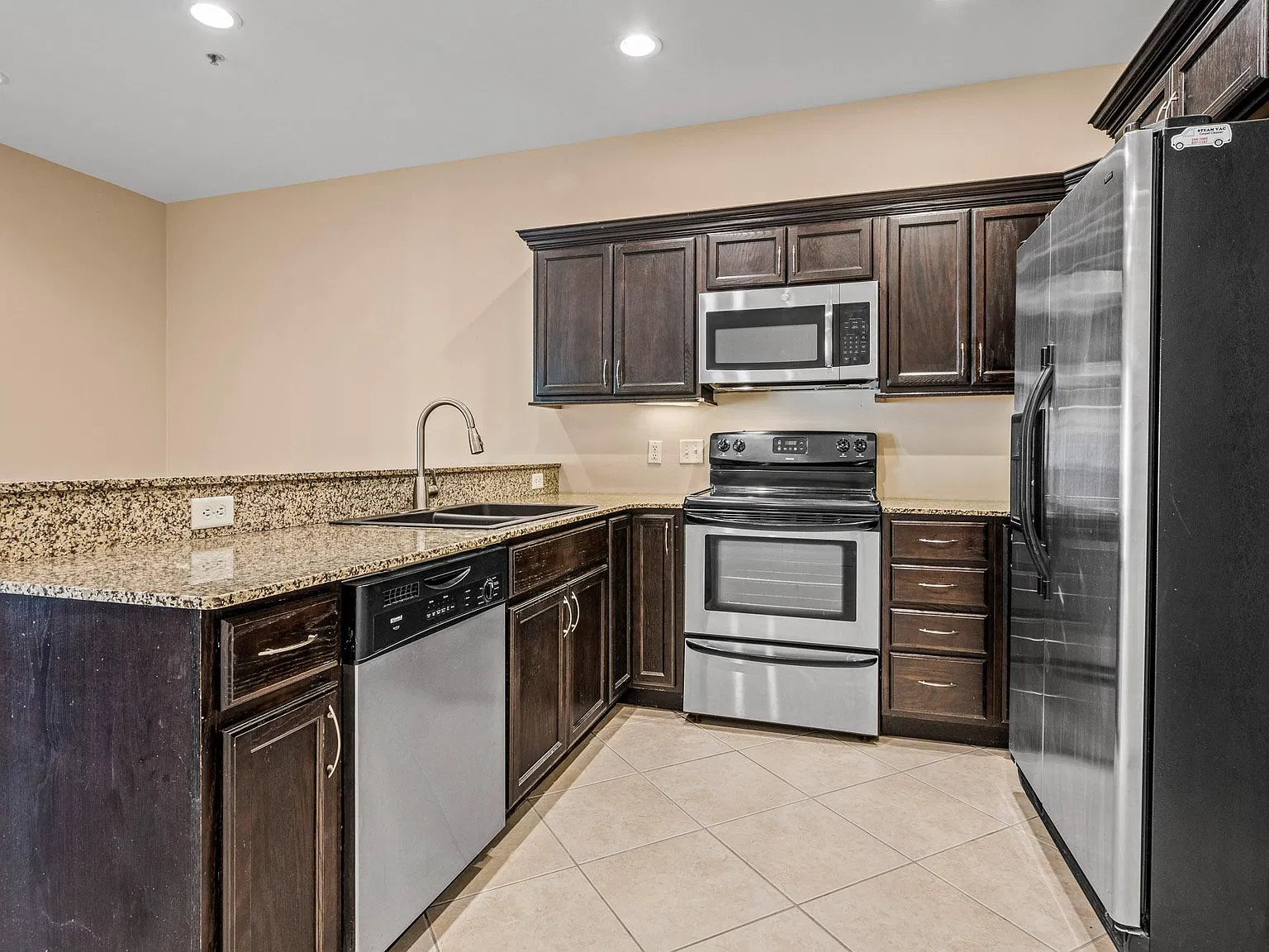 2101 Pomegranate Ct — Photo 1