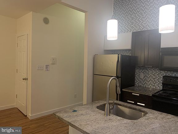4th image of 1426 N Willington St #1