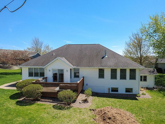3rd image of 802 Grant Ct