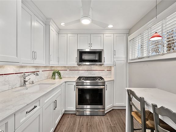 3rd image of 105 Woodridge Dr