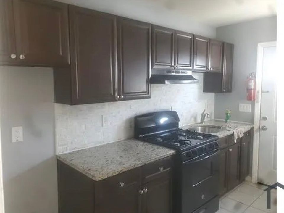 2nd image of 7 Park Pl
