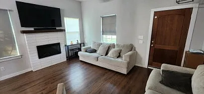 3 bed, 2.0 bath, 1198 sqft, $1,600 — Photo 3
