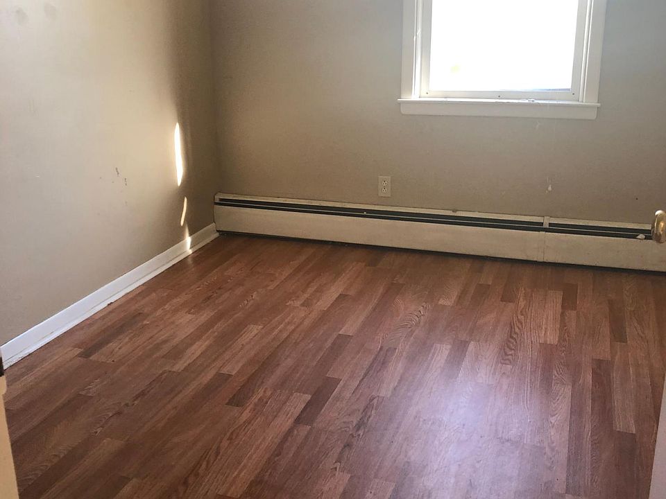 897 Main St West Warwick RI Zillow 897-main-st-west-warwick-ri-zillow