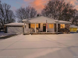 4444 Carmanwood Dr, Flint, MI 48507