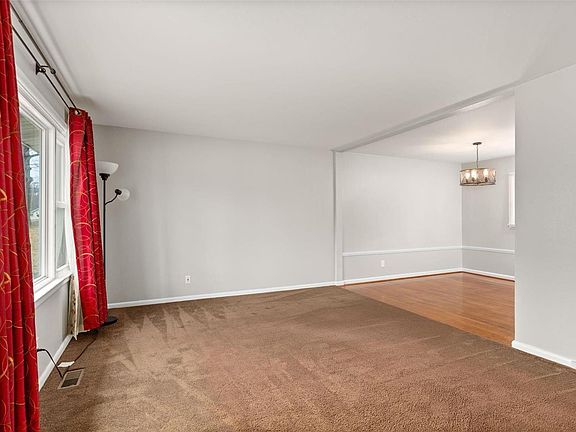 4th image of 90 Forestwood Dr