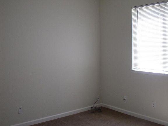 5th image of 208 Grant Ave APT A4