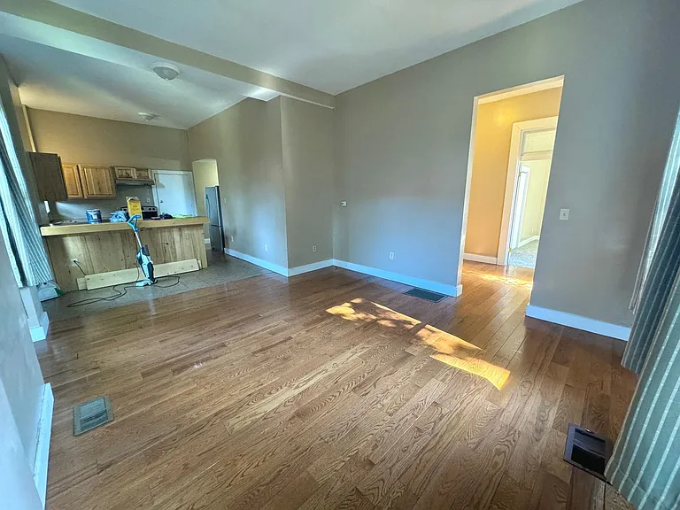 337 N Ellis St — Photo 5
