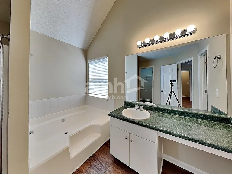 4445 Tuckahoe Ct — Photo 10