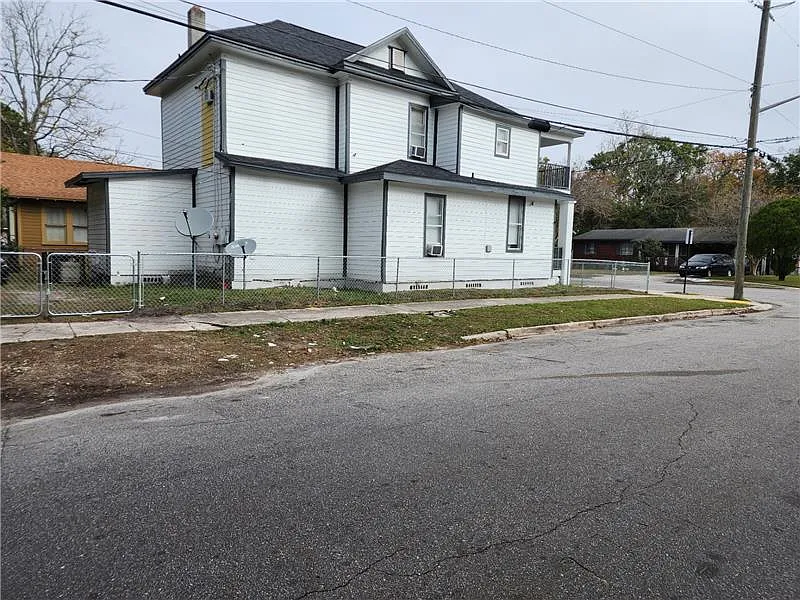 1 bed, 1.5 bath, 125 sqft, $525 — Photo 3