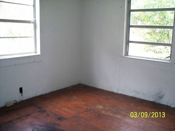 4th image of 25718 NW 4th Ave