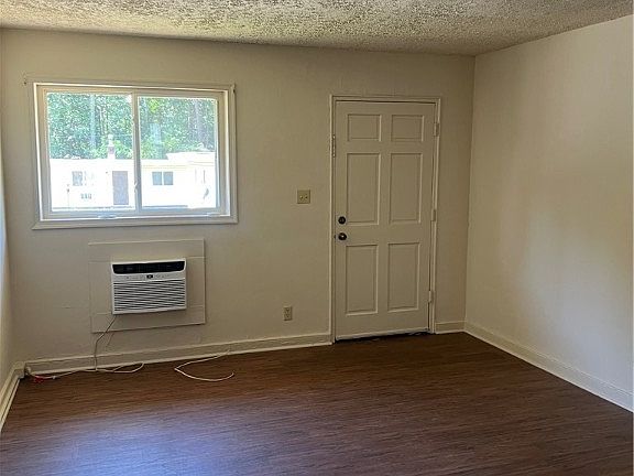 3rd image of 601 Monticello Dr