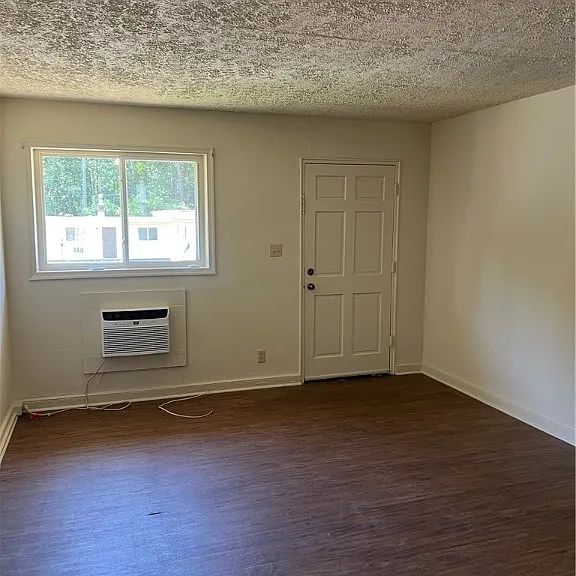 601 Monticello Dr — Photo 3