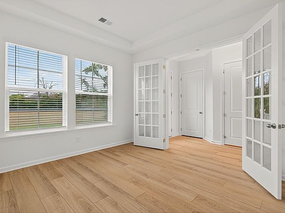 3rd image of 4436 Oakwood Ave