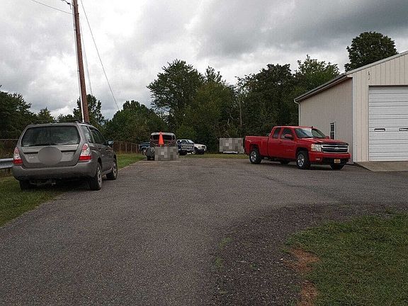 5th image of 859 E Main St