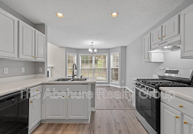 4224 Lake Woodard Dr — Photo 17