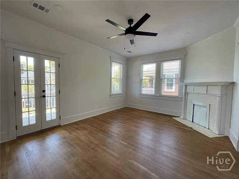 1014 E Anderson St — Photo 5