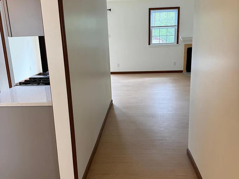 20 Queen Anne Ct — Photo 3