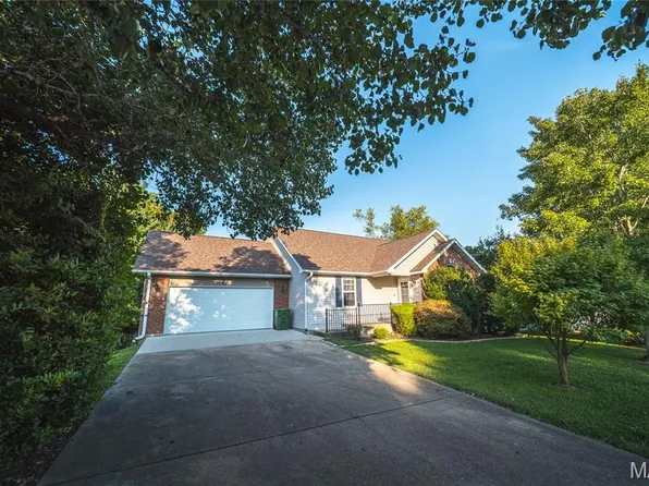 821 Cambridge Dr, Rolla, MO 65401