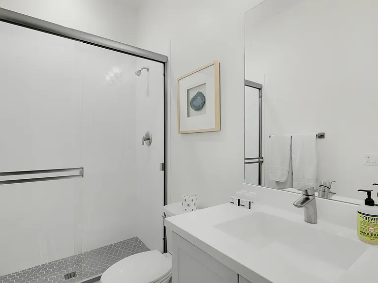 2402 Retreat Cir — Photo 4
