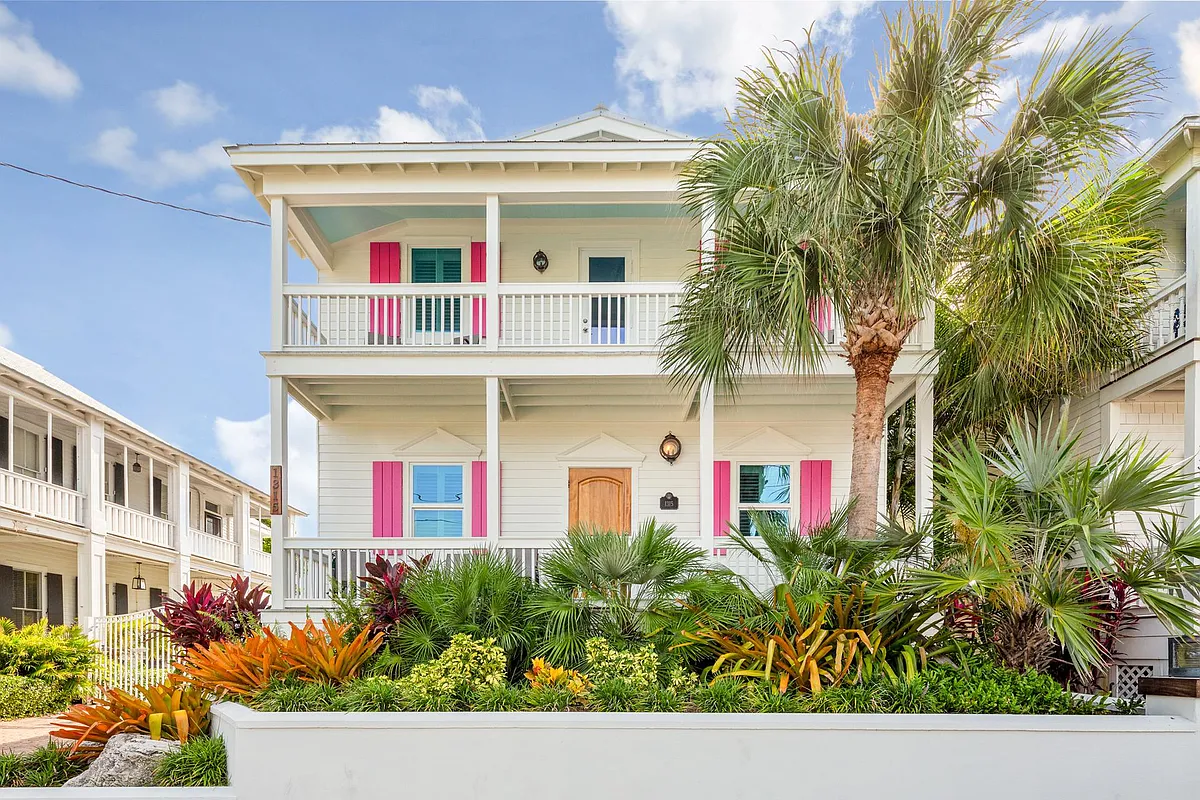 Building overview - 1315 Whitehead St