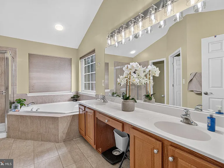 13016 Pilgrims Inn Dr — Photo 26