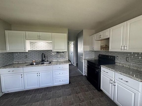 5th image of 4002 Parsons Ave