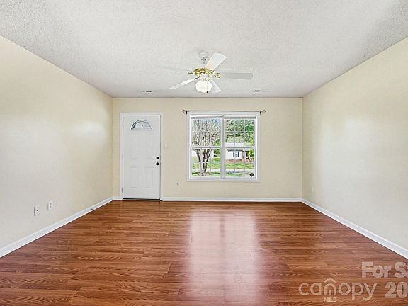 5th image of 4936 Tumbling Creek Rd