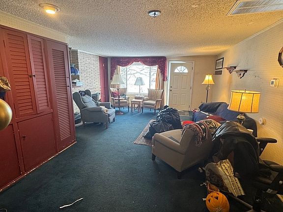 3rd image of 218 N Woodlawn St