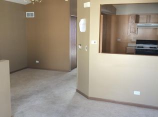 826 Symphony Dr, Aurora, IL 60504