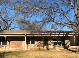 225 Center St, Whitesboro, TX 76273