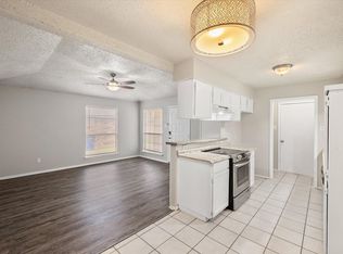 352 Spring Branch Ln, Kennedale, TX 76060