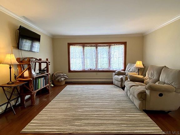 4th image of 599 Manor Dr