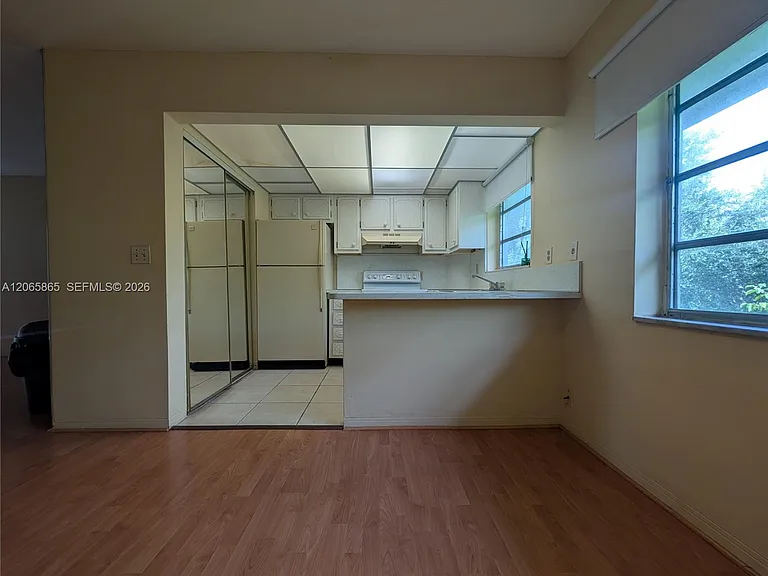 900 Tallwood Ave #305 — Photo 6