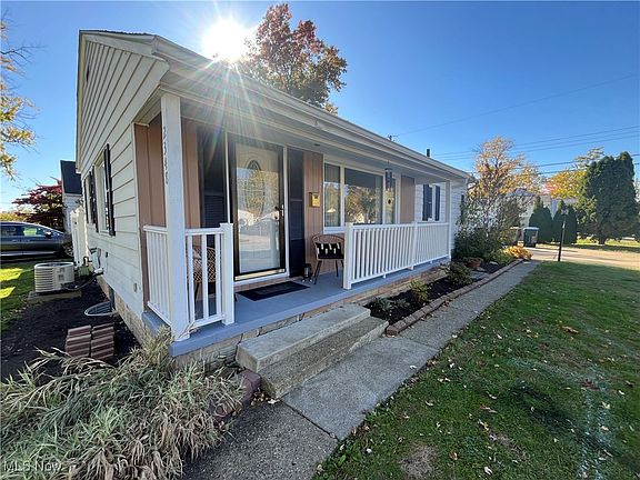 2nd image of 2348 N Haven Blvd