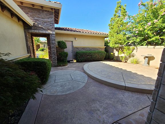 4th image of 806 Royal Troon Pl