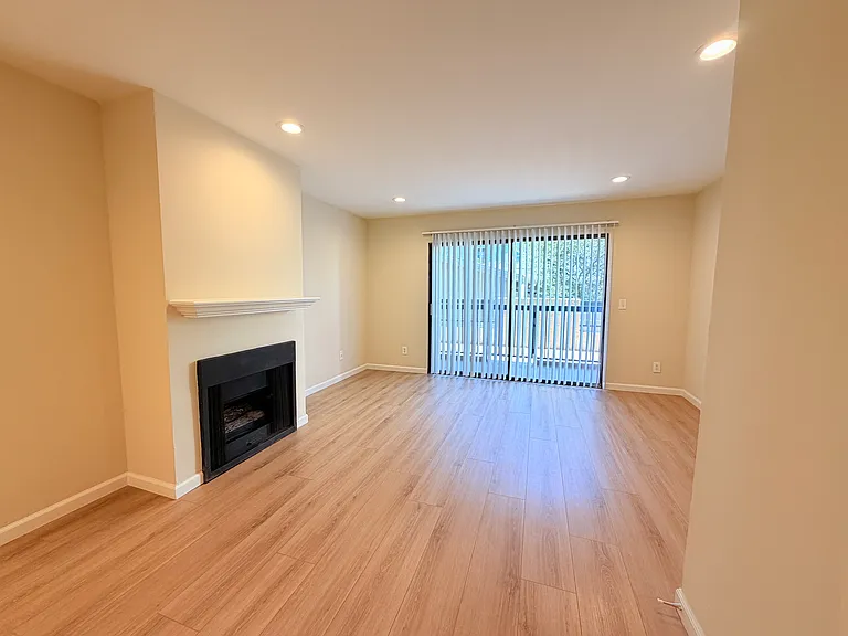 615 W Milford St — Photo 7