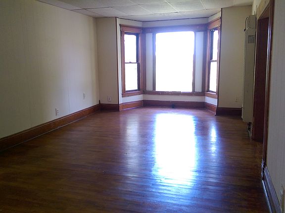 3rd image of 102 Plymouth St