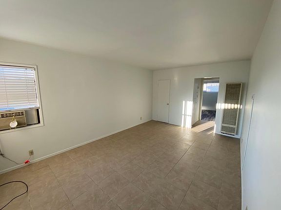 2nd image of 566 1/2 N Garfield Ave